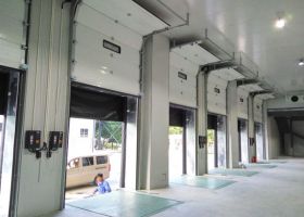 澳門工業(yè)滑升門,車間改造提升企業(yè)形象！-廣州奇翔